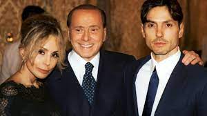 Eredità Berlusconi svelata, azioni Mediaset giù
