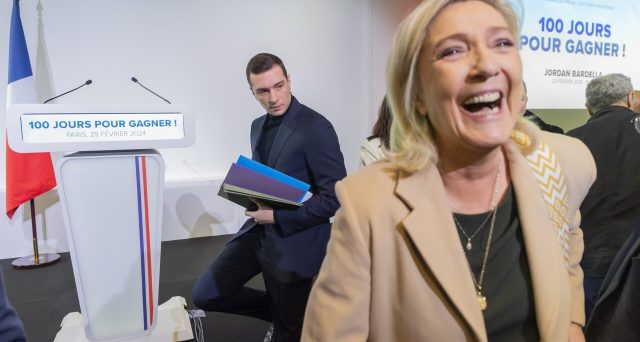 Le Pen batte Macron al primo turno