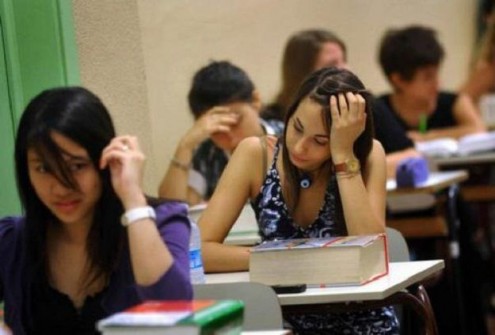 Oggi sui banchi degli istituti superiori quasi 500 mila studenti affronteranno la prima prova dell'esame di stato: il tema di Italiano.