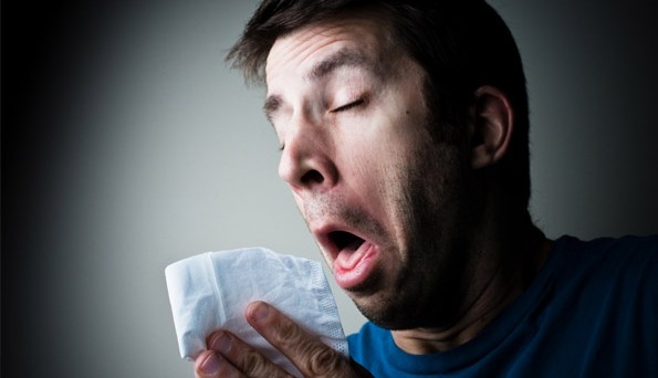 Articoli su allergie stagionali, primaverili e sintomi. 