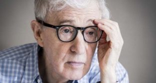 Woody Allen ci saluta, la scelta dolorosa a 86 anni suonati