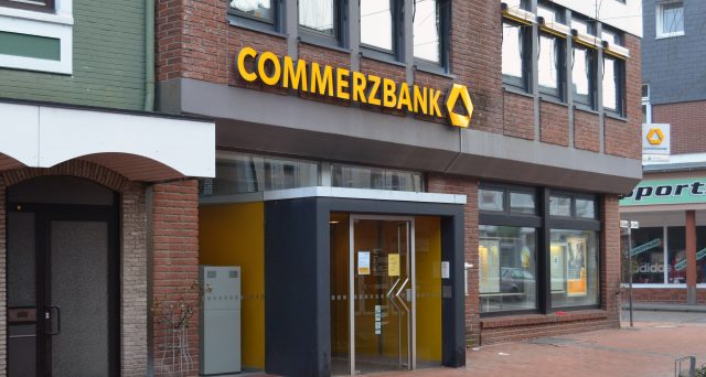 La banca tedesca invita i clienti a vendere titoli di stato italiani, considerando 