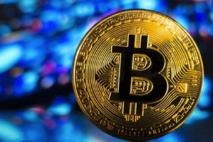 È tornata la truffa dei Bitcoin in regalo: l'abile raggiro per svuotare il conto corrente.