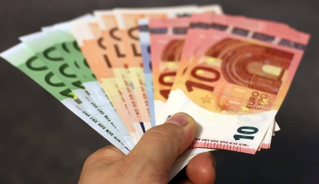 Bonus in busta paga ad agosto, per i contratti a tempo determinato 690 euro