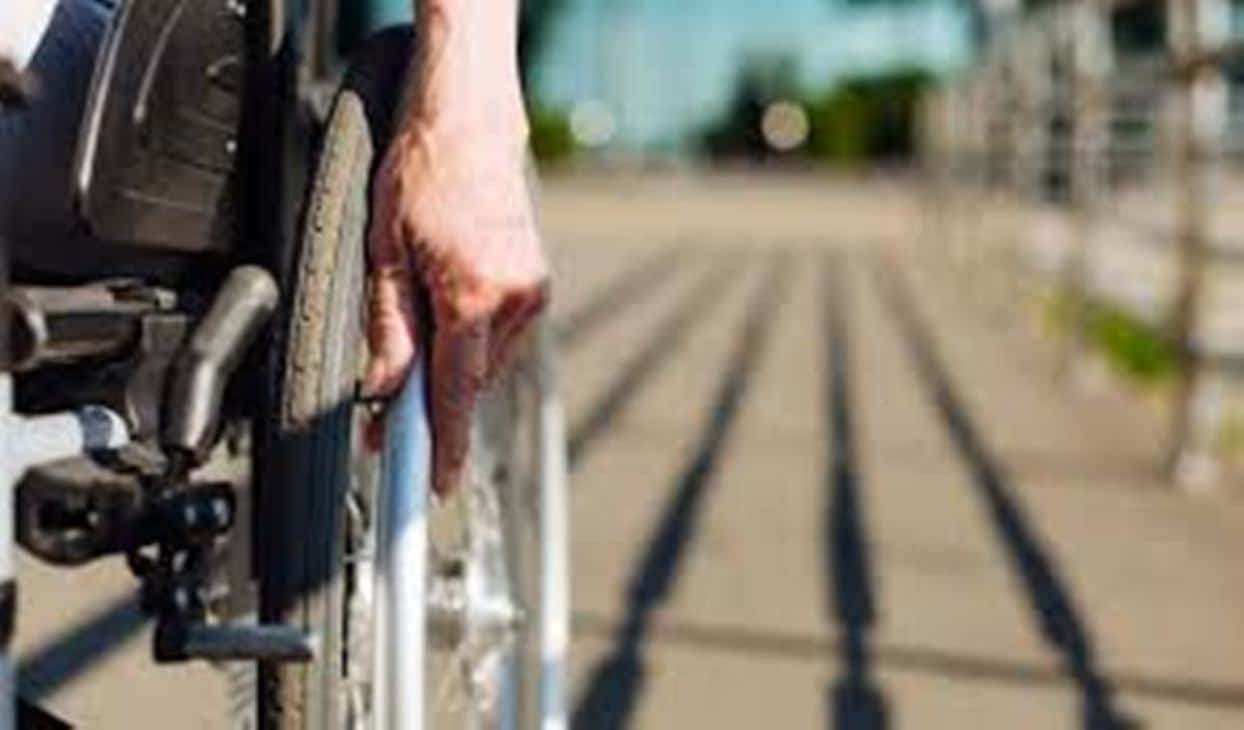 Pensione di invalidità, cosa succede a 67 anni anche ai titolari di 104