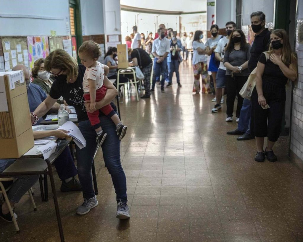 Povertà e inflazione cacciano i peronisti all'opposizione