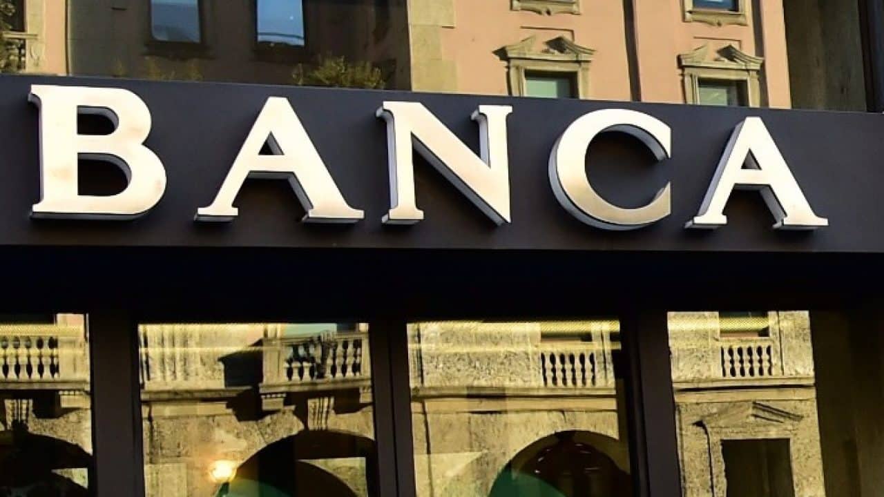 Banche italiane tagliano tassi sui conti dei clienti