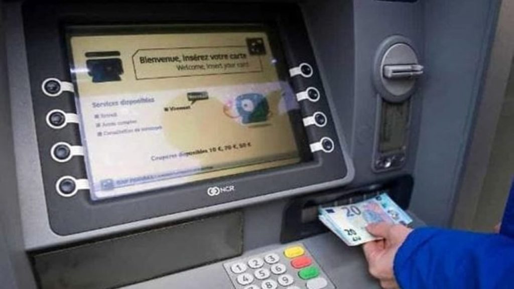 Bancomat addio, gli sportelli Atm stanno chiudendo