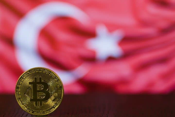 Caccia ai Bitcoin con il crollo della lira turca