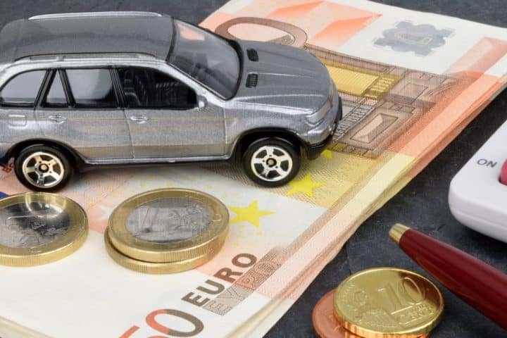 Bollo auto agosto 2023, il pagamento può slittare a ottobre