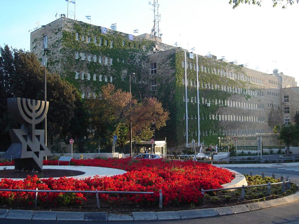 Bond a 100 anni di Israele