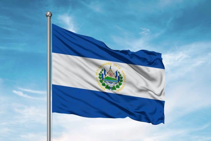 Sale rischio default di El Salvador