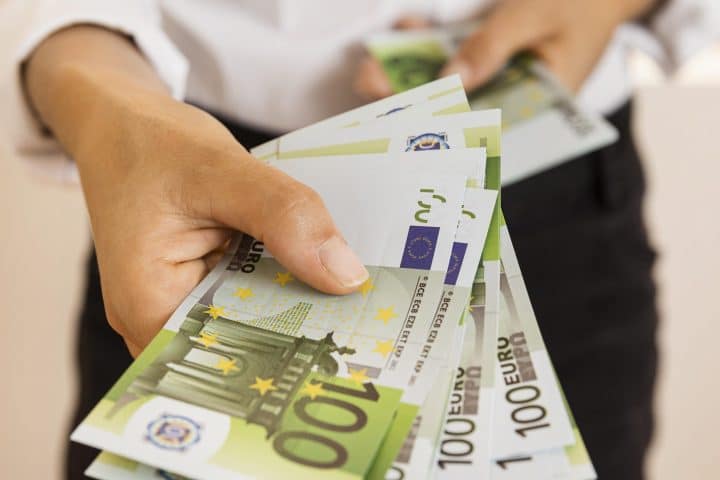 Per dimettersi ecco 80.000 euro, ed è boom di richieste