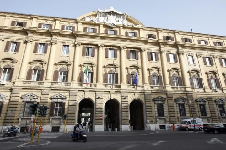 BTp in dollari 2029, rendimento del 7% in un anno