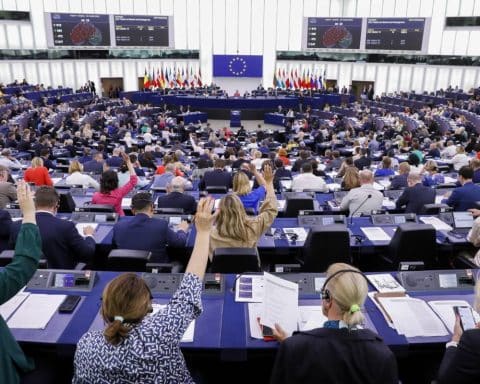 Europarlamento striglia BCE su inflazione e tassi