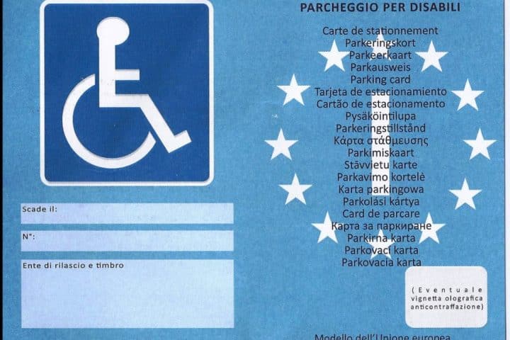 Cartellino parcheggio disabili temporaneo dopo infortunio: domanda e documentazione per ottenerlo