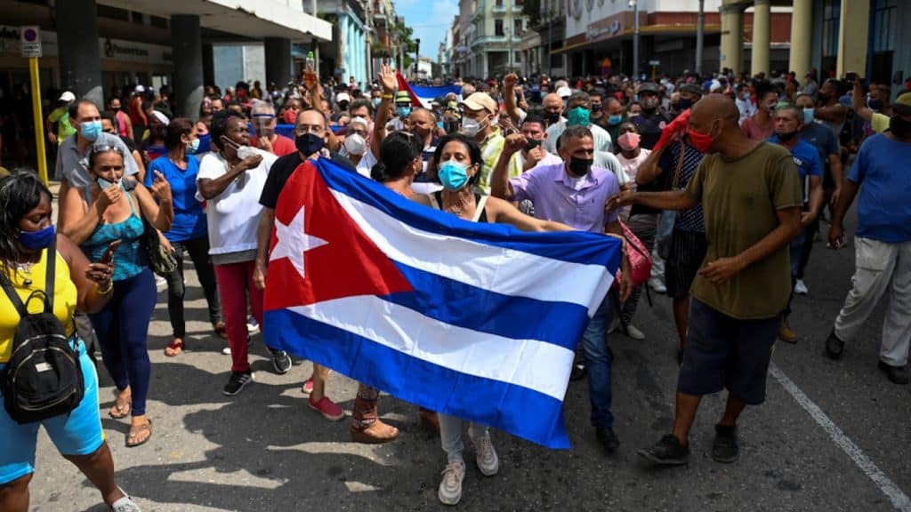 Migliaia di manifestanti a Cuba contro il regime