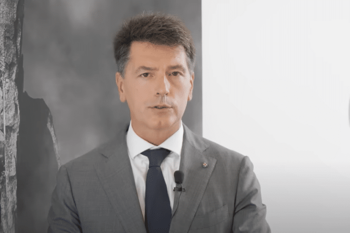 Davide Serra, Algebris: investire in bond e allungare la duration