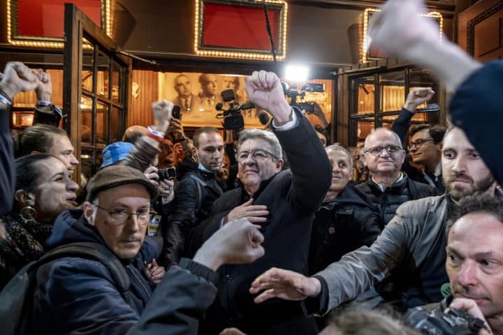 Bond Francia giù con vittoria della sinistra