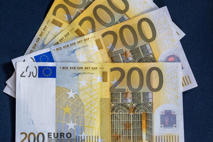 Bonus 200 euro colf e badanti, tempi di pagamento non uguale tutti