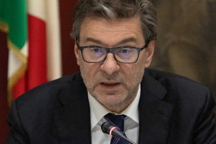 Giorgetti e la manovra dei "sacrifici"