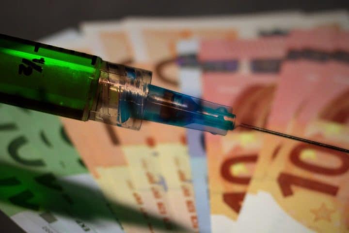 Obbligo vaccinale, pesanti sanzioni dal fisco: come difendersi?