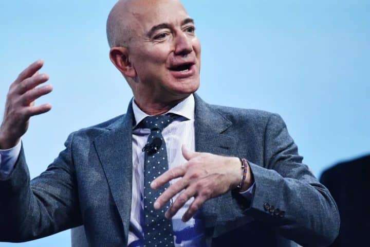 Jeff Bezos, primo tra i più ricchi del mondo nella classifica Forbes Billionaires 2021