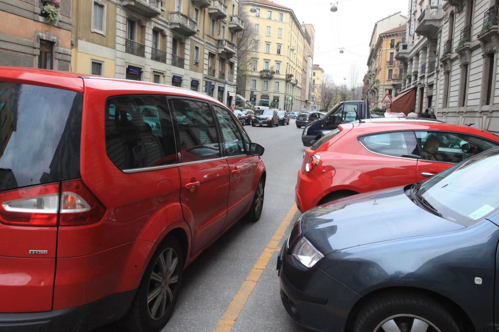 Se usi l'auto di un altro potresti non dover pagare il bollo ma per essere in regola serve questo foglio in macchina