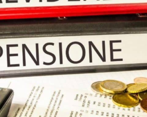 Pensioni e Naspi, a 64 anni meglio andare subito in pensione o in disoccupazione?