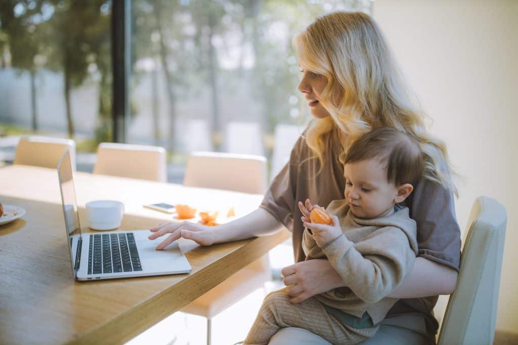 Assegno familiare e assegno maternità dei comuni, importi più alti per 2022