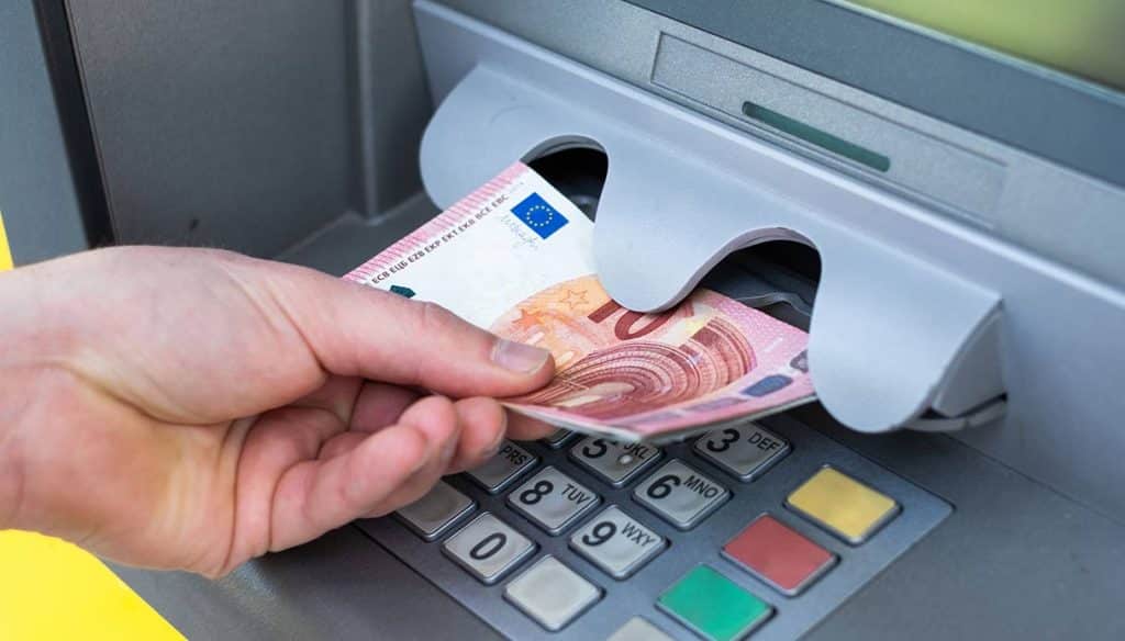 Prelievi e pagamenti con bancomat bloccati