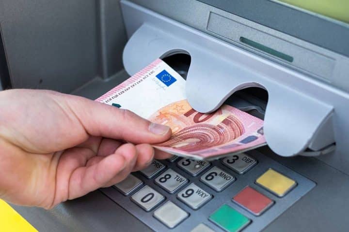 Prelievi e pagamenti con bancomat bloccati