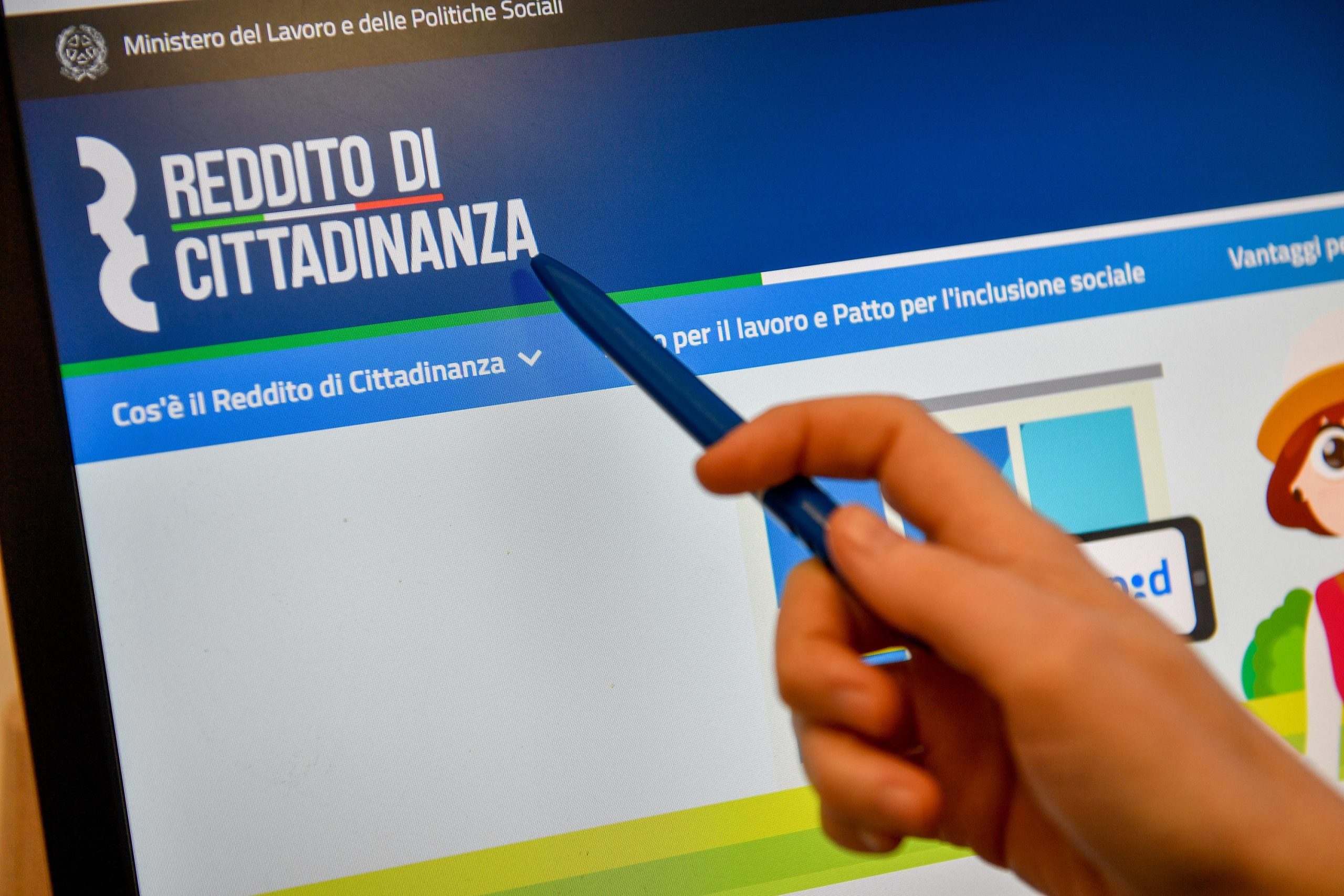 Reddito di cittadinanza dal prossimo anno, come spingere i percettori alla ricerca di un lavoro