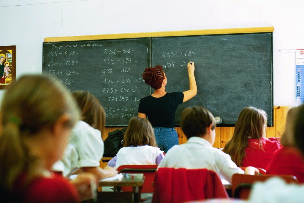 Bonus 200 euro anche a scuola ma non per tutti: aggiornamenti sui requisiti