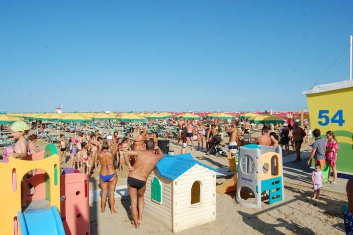 Mascherina in spiaggia