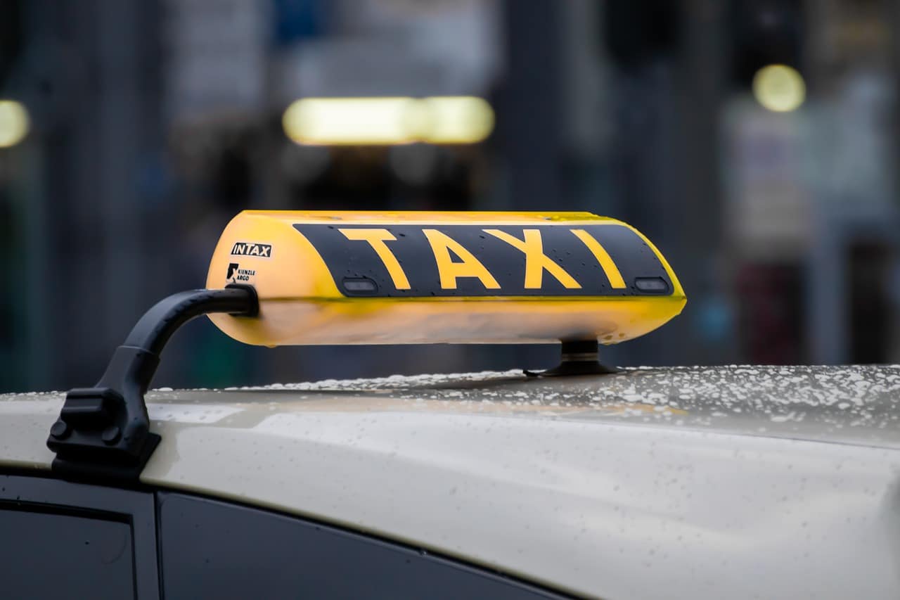 Taxi a metà prezzo anche per donne incinte: ecco come ottenere il buono