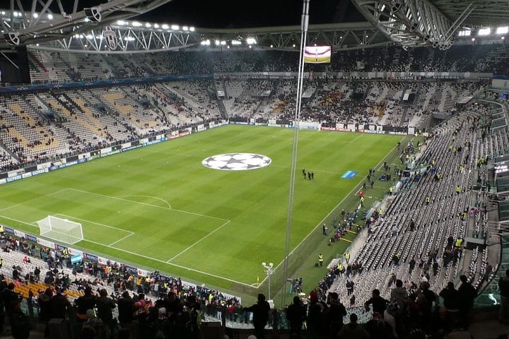 Tifosi allo stadio con limitazioni