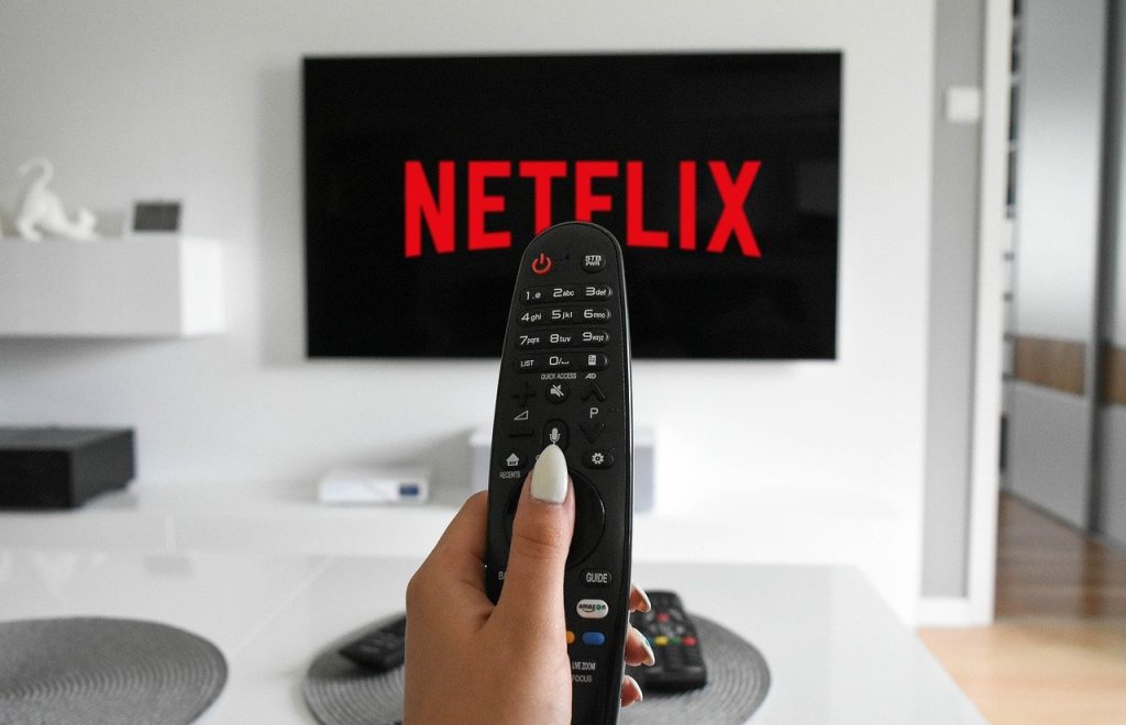 Perché anche con Netflix e altre app video bisogna pagare il canone Rai