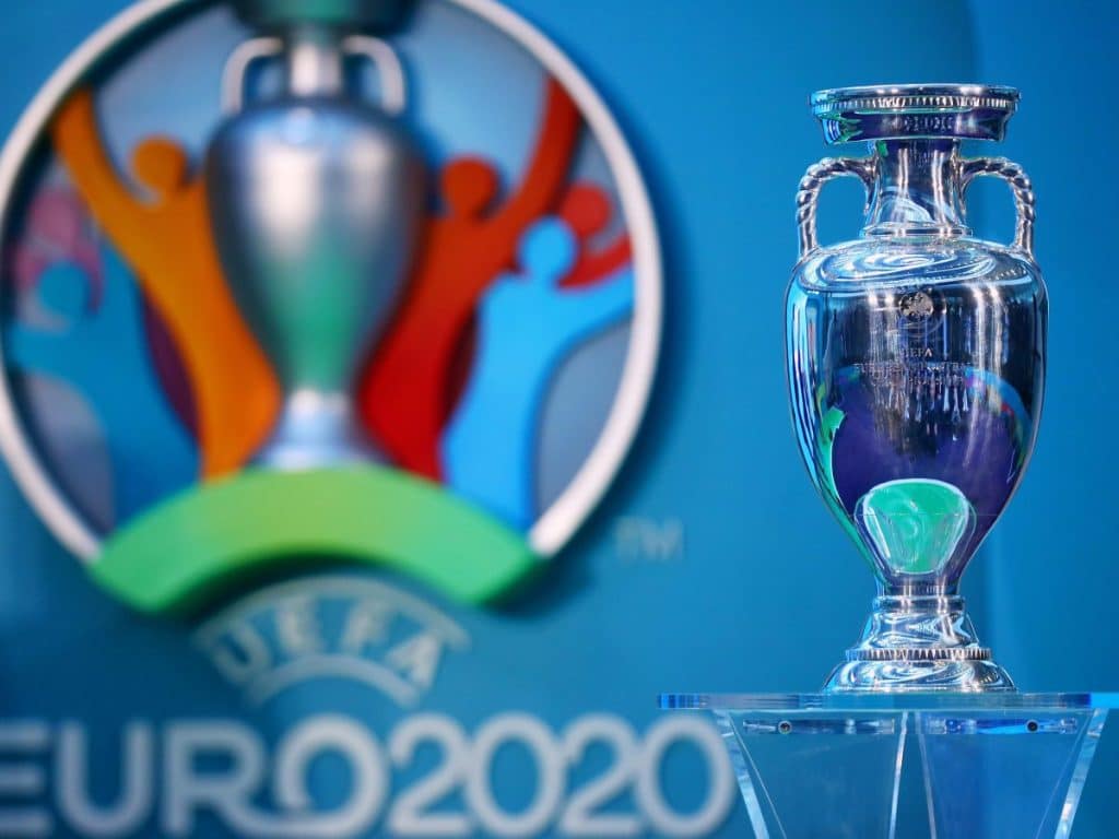 UEFA ipotizza di concentrare le partite degli europei di calcio in un unico paese