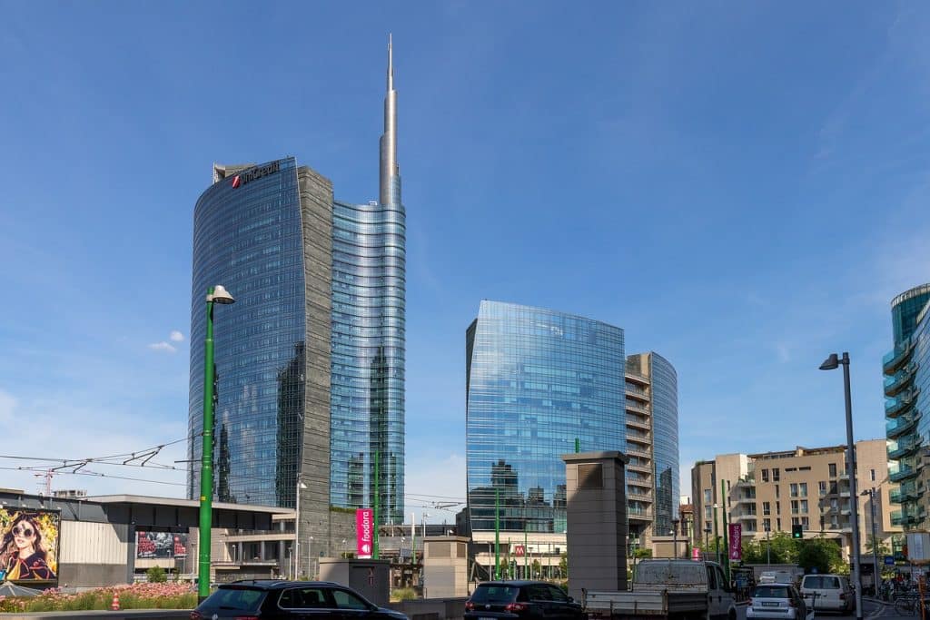 Certificate per investire su Unicredit con protezione conservativa e cedole fisse