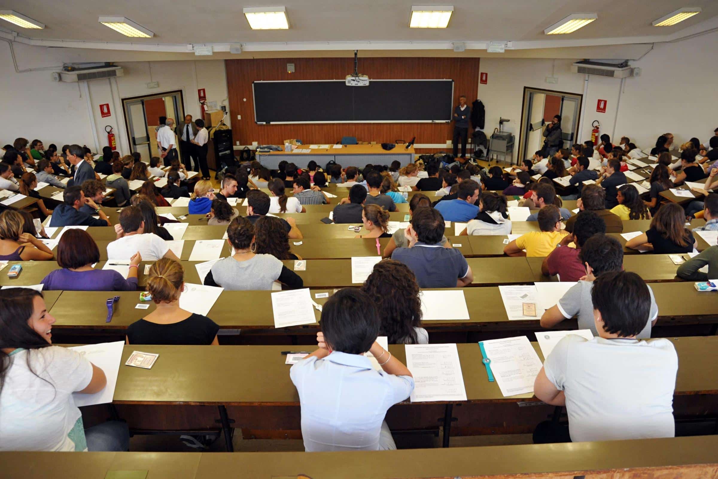 banchi università vuoti