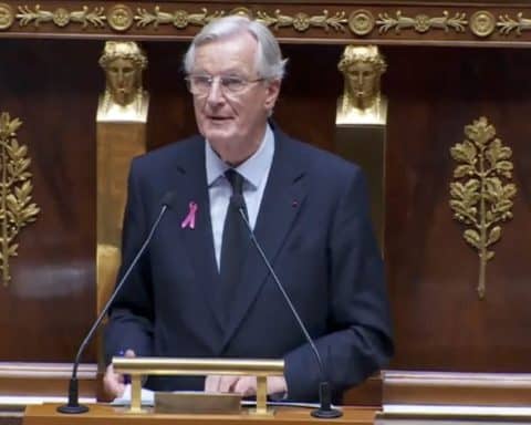 Barnier rinvia il taglio del deficit in Francia sotto il 3%