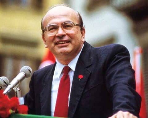 Bettino Craxi moriva in Tunisia 25 anni fa